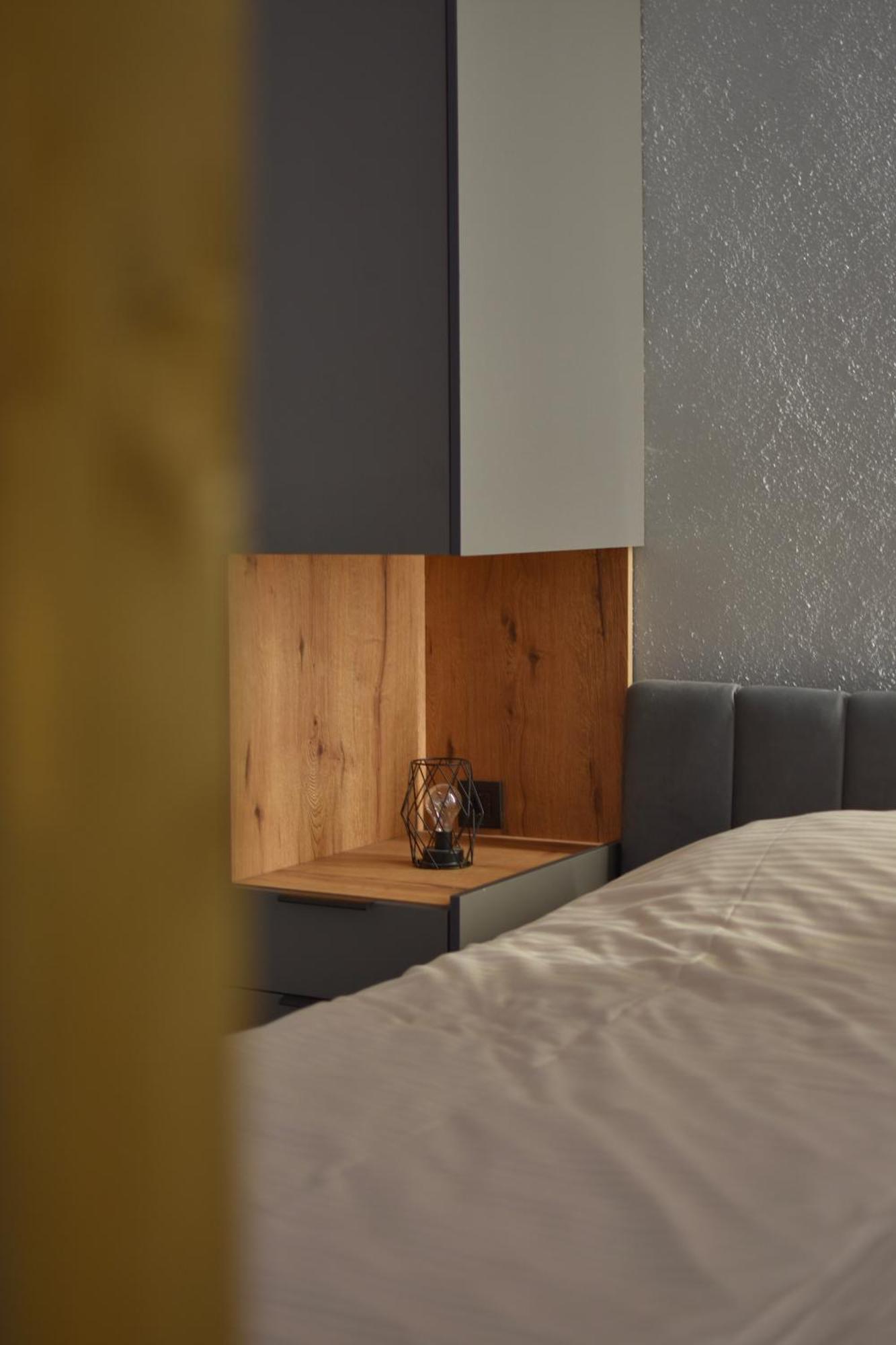 L 25 Apartment *