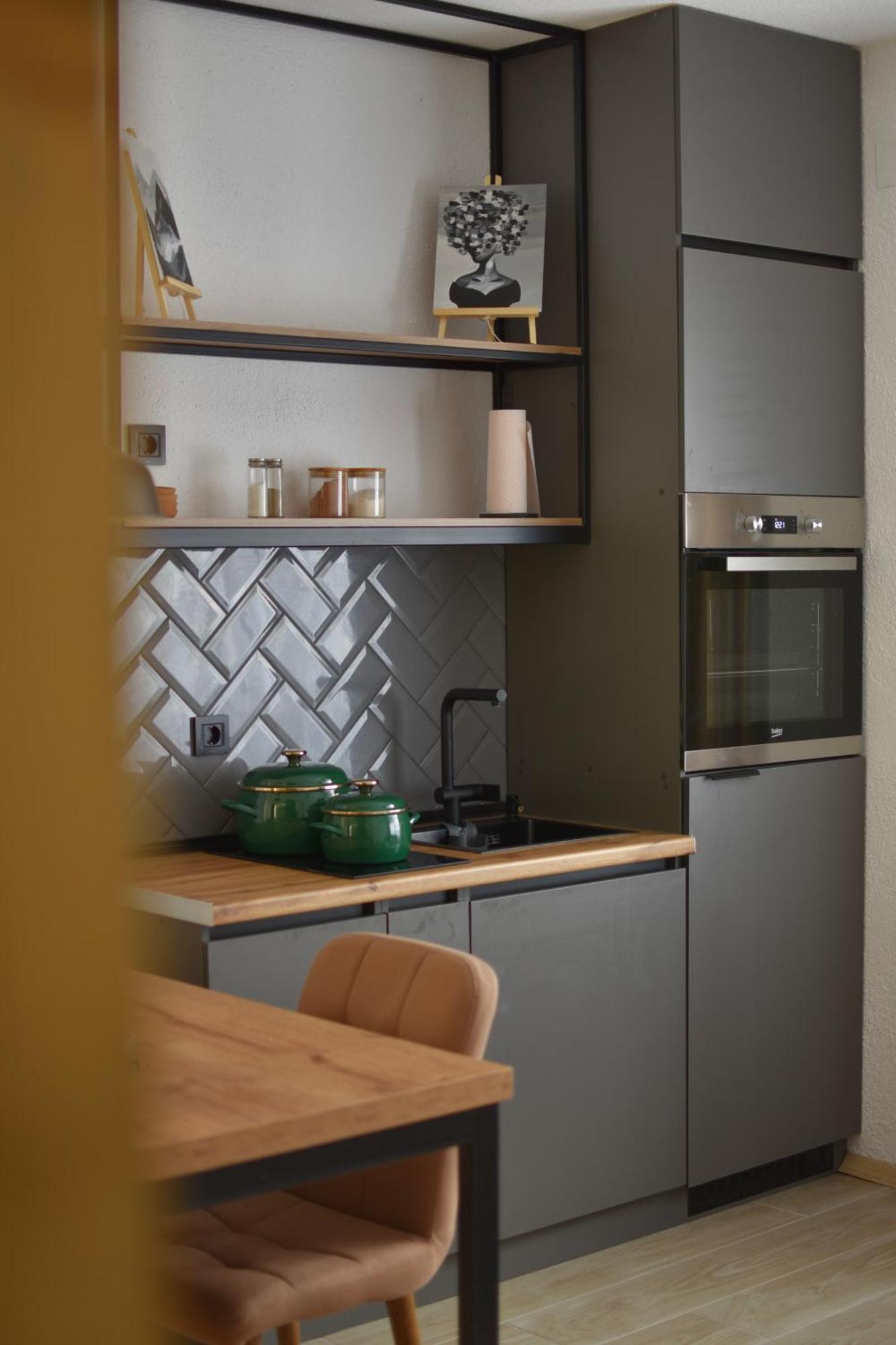 L 25 Apartment *